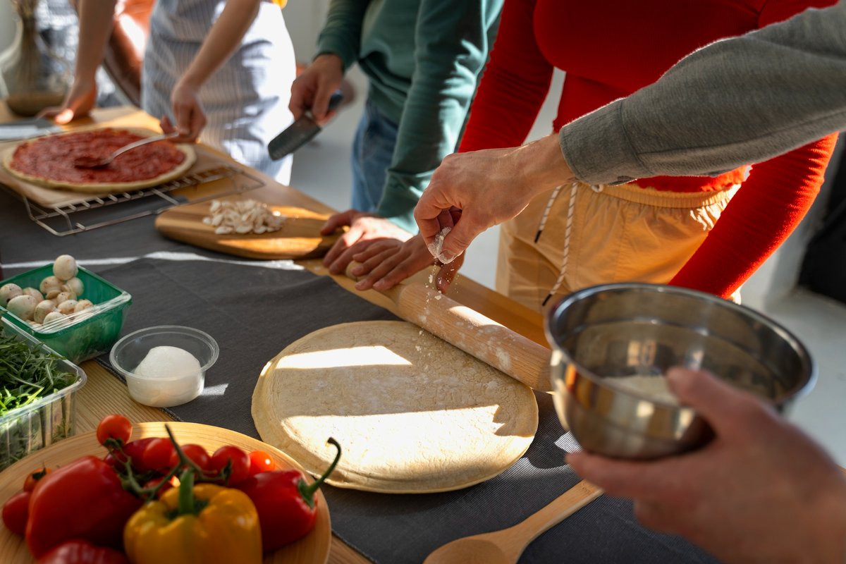 como conocer gente para ir a clases de cocina