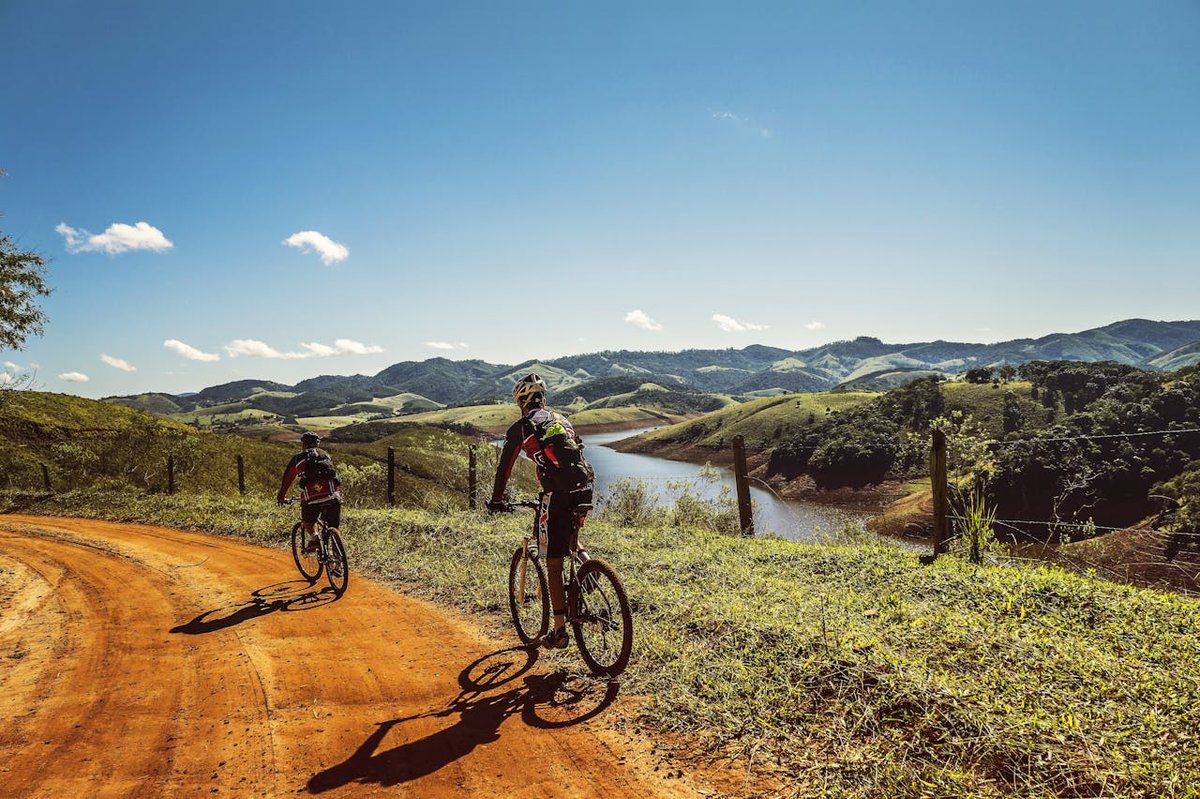encuenta gente para ciclismo de montaña o carretera