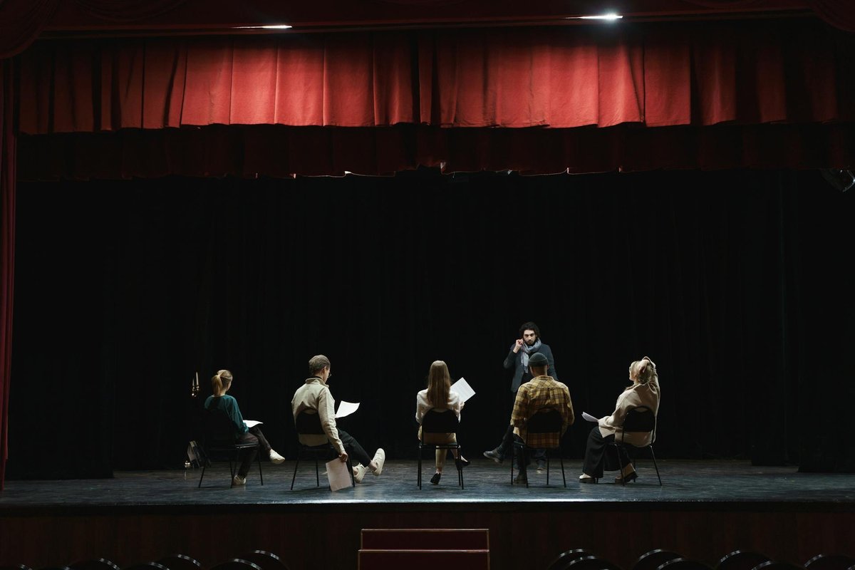 encuentra un grupo para hacer teatro amateur