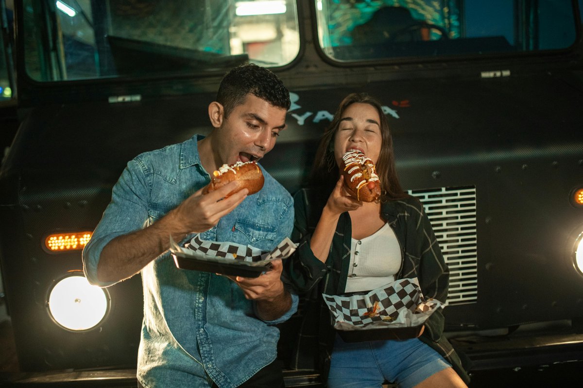 haz nuevas amistades cocinando o comiendo