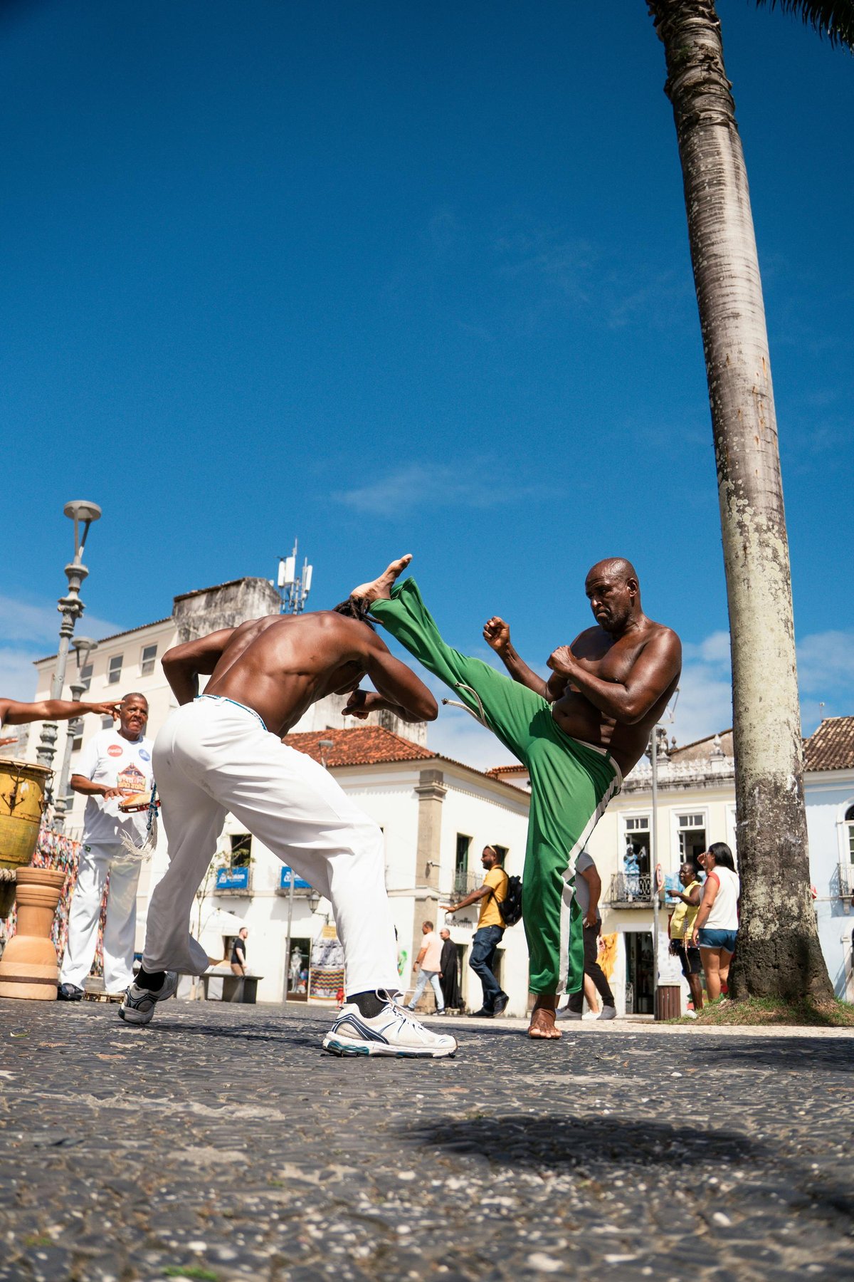 haz nuevos amigos para practicar capoeira