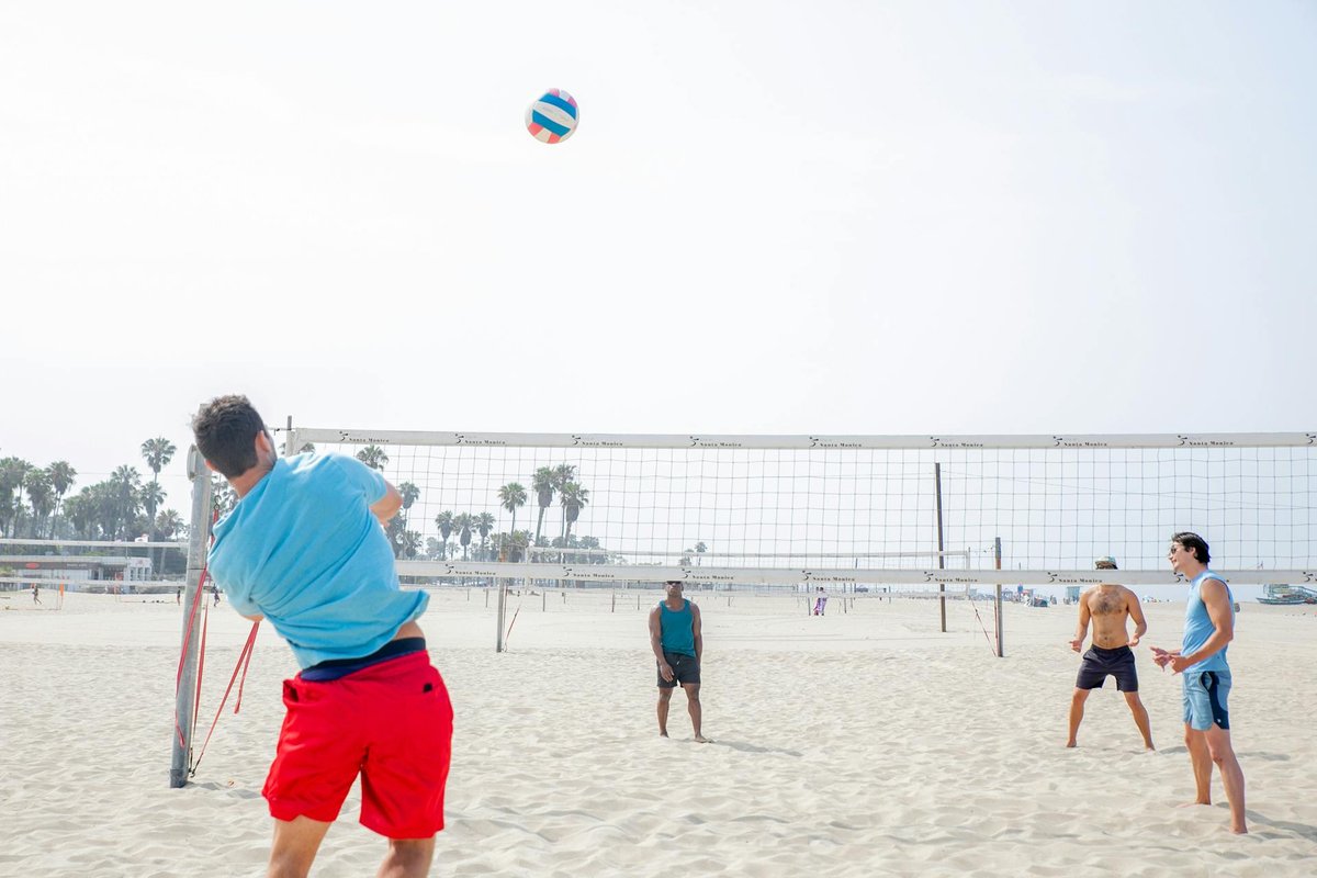 haz nuevos amigos para practicar volley playa