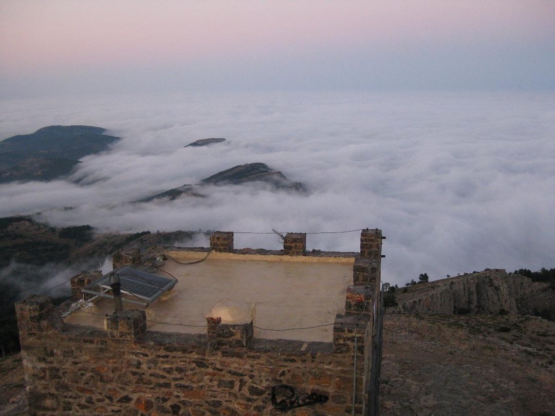 Vistas desde el Penyagolosa (Castellón) en 2010 una vez que subí y había un manto de nubes precioso después del atardecer...