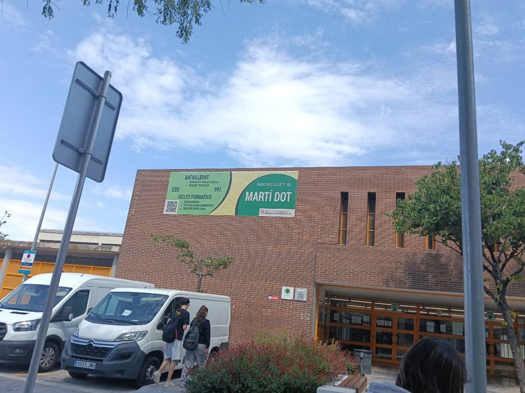 Quién me  ayuda a quemar el instituto con los profesores dentro