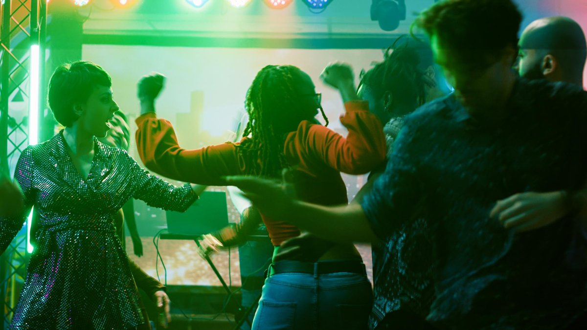 como encontrar per ona  para ir a concierto  en tu ciudad